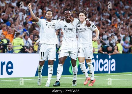 Madrid, Spanien. September 2024. Die Spieler von Real Madrid feiern beim Fußballspiel der spanischen Liga (La Liga) zwischen Real Madrid und Espanyol am 21. September 2024 in Madrid, Spanien. Gustavo Valiente/Xinhua/Alamy Live News Stockfoto