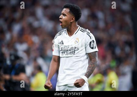Madrid, Spanien. September 2024. Real Madrids Rodrygo feiert beim Fußballspiel der spanischen Liga (La Liga) zwischen Real Madrid und Espanyol am 21. September 2024 in Madrid, Spanien. Gustavo Valiente/Xinhua/Alamy Live News Stockfoto