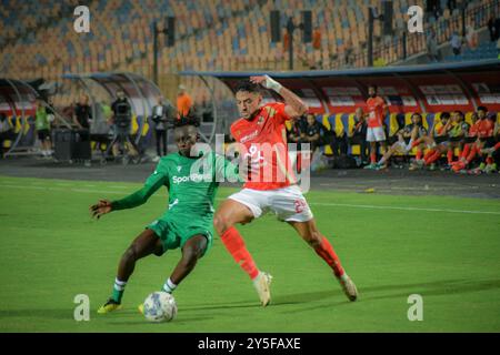 New York, New York, USA. September 2024. (SPO) 2025 Qualifikationsspiele der Afrikanischen Champions League 22. September 2024 zwischen Al-Ahly von Ägypten und GoruMahaya aus Kenia, Spieler Taher Mohamed Taher während seines Ballpasses im Kairo Stadium in Ägypten Copyright: Ahmed Ibrahim/Thenews2 (Credit Image: © Ahmed Ibrahim/TheNEWS2 via ZUMA Press Wire) NUR REDAKTIONELLE VERWENDUNG! Nicht für kommerzielle ZWECKE! Stockfoto