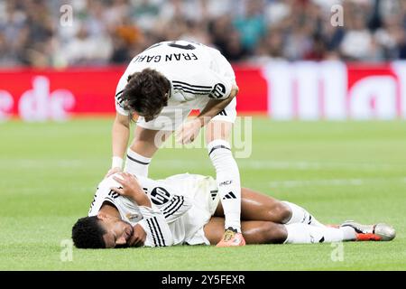 Madrid, Spanien. September 2024. Jude Bellingham von Real Madrid wird beim Spiel der La Liga 2024/25 zwischen Real Madrid und Espanyol im Santiago Bernabeu Stadion verletzt. Endergebnis: Real Madrid 4-1 Espanyol. Quelle: SOPA Images Limited/Alamy Live News Stockfoto