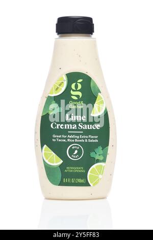 IRVINE, KALIFORNIEN - 21. SEPTEMBER 2024: Eine Flasche Good and Good Lime Crema Sauce. Stockfoto