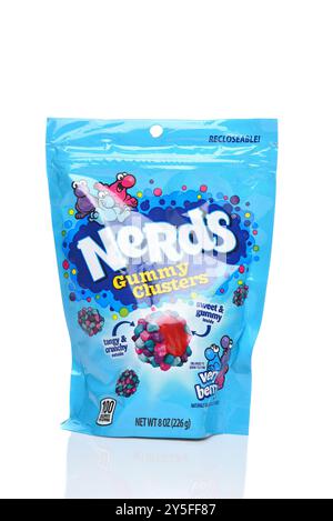 IRVINE, KALIFORNIEN - 21. SEPTEMBER 2024: Ein Paket von Nerds Very Nerry, Gummy Clusters. Stockfoto