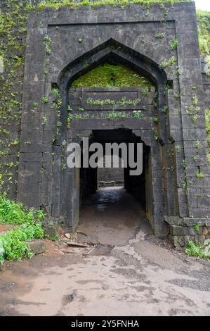 Kolhapur, Indien - 8. September 2024 Ruinen von Konkan Darwaja (Konkan Door) ein weiterer Eingang zum Panhala Fort in Kolhapur Maharashtra Indien Stockfoto