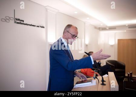 Friedrich Merz - Buchvorstellung der verlorene Frieden DEU, Deutschland, Deutschland, Berlin, 19.09.2024 Rede von Friedrich Merz , Vorsitzender der CDU und Kanzlerkandidat der Union CDU/CSU , bei der Buchvorstellung vom Buch von Andreas Roedder der verlorene Frieden vom Beck Verlag im Haus des Familienunternehmens am 19.09.24 in Berlin Deutschland Rödder en: Friedrich Merz , Vorsitzender der CDU und Kanzlerkandidat der Union CDU/CSU , anlässlich der Buchpräsentation des Buchs The Lost Peace von Andreas Roedders vom Beck Verlag im Haus des Familienunternehmens am 19. September 24 in Berlin GE Stockfoto