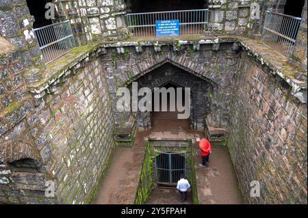 Kolhapur, Indien - 8. September 2024 Ansicht von Andhar Bavadi oder Hidden Well, der Hauptwasserquelle des Panhala-Forts in Kolhapur in Maharashtr Stockfoto