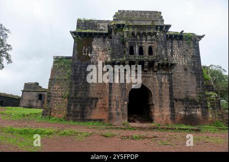 Kolhapur, Indien - 8. September 2024 Ruinen des traditionellen Getreidespeichers (Ambarkhana), ein Ort, an dem Getreide während der Zeit von Chhatrapati Shivaji in Panhala gelagert werden kann Stockfoto