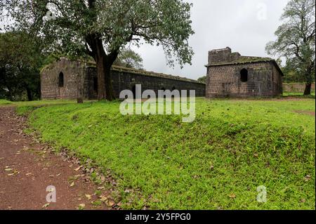 Kolhapur, Indien - 8. September 2024 Ruinen des traditionellen Getreidespeichers (Ambarkhana), ein Ort, an dem Getreide während der Zeit von Chhatrapati Shivaji in Panhala gelagert werden kann Stockfoto