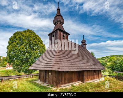 St. Basilius die große Kirche, griechisch-katholisch, Holz, 18. Jahrhundert, Dorf Hrabova Roztoka, Vihorlat-Gebirge, Karpaten, Region Presov, Slowakei Stockfoto