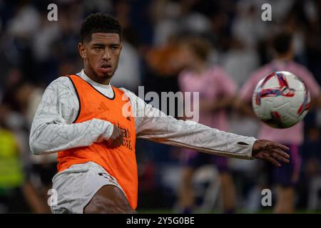 Madrid, Spanien. September 2024. Real Madrids englischer Fußballspieler Jude Bellingham ist diesen Samstag bei einem Spiel in der La Liga in Aktion. Real Madrid besiegte Espanyol de Barcelona 4-1 im Santiago Bernabeu Stadion in einer neuen Runde der spanischen Meisterschaft in der ersten Liga. Quelle: SOPA Images Limited/Alamy Live News Stockfoto