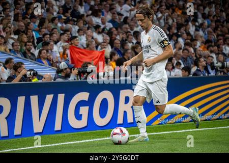 Madrid, Spanien. September 2024. Real Madrids kroatischer Fußballspieler Luka Modri? In Aktion diesen Samstag während eines Spiels in der La Liga. Real Madrid besiegte Espanyol de Barcelona 4-1 im Santiago Bernabeu Stadion in einer neuen Runde der spanischen Meisterschaft in der ersten Liga. Quelle: SOPA Images Limited/Alamy Live News Stockfoto