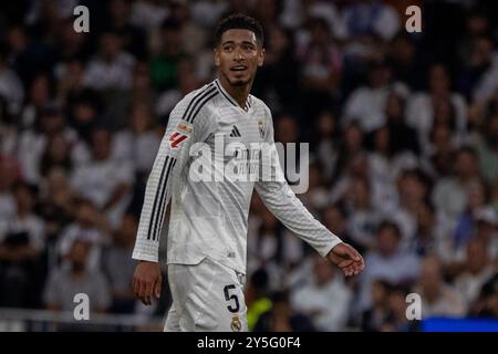 Madrid, Spanien. September 2024. Real Madrids englischer Fußballspieler Jude Bellingham ist diesen Samstag bei einem Spiel in der La Liga in Aktion. Real Madrid besiegte Espanyol de Barcelona 4-1 im Santiago Bernabeu Stadion in einer neuen Runde der spanischen Meisterschaft in der ersten Liga. Quelle: SOPA Images Limited/Alamy Live News Stockfoto