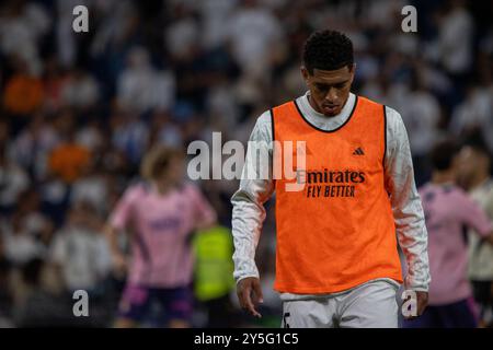 Madrid, Spanien. September 2024. Real Madrids englischer Fußballspieler Jude Bellingham ist diesen Samstag bei einem Spiel in der La Liga in Aktion. Real Madrid besiegte Espanyol de Barcelona 4-1 im Santiago Bernabeu Stadion in einer neuen Runde der spanischen Meisterschaft in der ersten Liga. (Foto: David Canales/SOPA Images/SIPA USA) Credit: SIPA USA/Alamy Live News Stockfoto