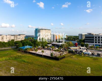 Luftaufnahme eines gemischten Raumes in Lake Nona, Florida, USA. April 2022. Stockfoto