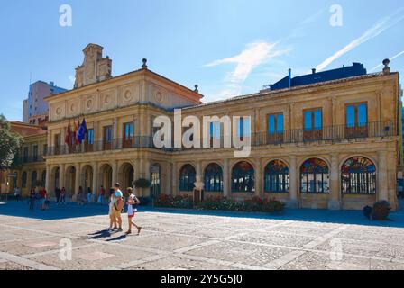 Fassade des alten Rathauses, das 1584 von Juan de Ribero erbaut wurde und heute von den örtlichen Polizeivierteln San Marcelo Leon Castile und Leon Spanien genutzt wird Stockfoto