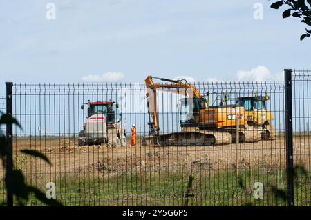 West Hyde, Hertfordshire, Großbritannien. September 2024. Die HS2 High Speed Rail Baustelle in West Hyde, Rickmansworth, Hertfordshire. Die Arbeit hat einen Großteil der Landschaft vernichtet. Die zweite Phase der HS2 wurde von Rishi Sunak abgesagt, aber Andy Burnham ruft jetzt auf, eine neue Eisenbahnverbindung von London nach Manchester zu bauen. Kredit: Maureen McLean/Alamy Stockfoto