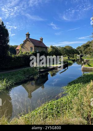 Walsham Locks am River Wey in Ripley, Surrey an einem schönen Tag mit blauem Himmel im Sommer Stockfoto