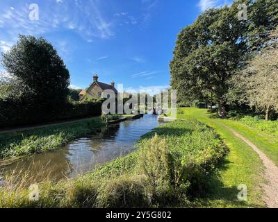 Walsham Locks am River Wey in Ripley, Surrey an einem schönen Tag mit blauem Himmel im Sommer Stockfoto