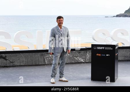 San Sebastian, Spanien. September 2024. Francois Ozon nimmt an der Fotokonferenz „Quand vient l’automne“ beim 72. Internationalen Filmfestival von San Sebastian Teil. Quelle: Julen Pascual Gonzalez/Alamy Live News Stockfoto