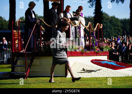 Die Prinzessin nimmt an einer Zeremonie auf dem Arnhem Oosterbeek Kriegsfriedhof in den Niederlanden Teil, um den 80. Jahrestag der Schlacht von Arnhem zu gedenken, Teil der Operation Market Garden, einem Manöver, mit dem im September 1944 eine Route für die alliierten Streitkräfte nach Norddeutschland geschaffen werden soll. Vor 80 Jahren sprangen rund 1.900 alliierte Luftlandeeinheiten der 4. Fallschirmbrigade von Militärflugzeugen in die besetzten Niederlande, um die Brücken bei Arnheim zu erobern. Bilddatum: Sonntag, 22. September 2024. Stockfoto