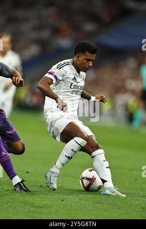 Madrid, Spanien. September 2024. Rodrygo Goes (Real) Fußball/Fußball : spanisches „LaLiga EA Sports“-Spiel zwischen Real Madrid CF 4-1 RCD Espanyol de Barcelona im Estadio Santiago Bernabeu in Madrid, Spanien. Quelle: Mutsu Kawamori/AFLO/Alamy Live News Stockfoto