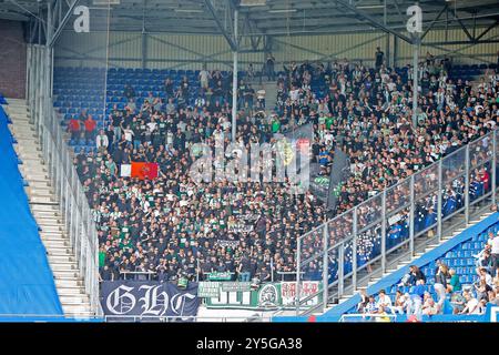 Heerenveen, Niederlande. September 2024. HEERENVEEN, 22.09.2024, Stadion Abe Lenstra, niederländischer Fußball, Eredivisie, Saison 2024/2025, während des Spiels SC Heerenveen - FC Groningen, Fans des FC Groningen Credit: Pro Shots/Alamy Live News Stockfoto