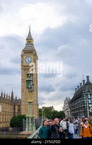 BILDER ABLEGEN. September 2024. Premierminister Keir Starmer, Kanzlerin Rachel Reeves und stellvertretende Premierministerin Angela Rayner haben viel Kritik erhalten, weil sie Geldspenden und Kleidung angenommen haben. Sie haben nun gesagt, dass sie solche Geschenke künftig nicht mehr annehmen werden. Die Bewertung von Keir Starmer ist gesunken, nachdem er angekündigt hatte, die Winterkraftstoffzulage für Rentner, die keine Leistungen erhalten, einzustellen. Westminster, London, Großbritannien. September 2024. Blick auf das House of Commons in Westminster, London. Kredit: Maureen McLean/Alamy Stockfoto