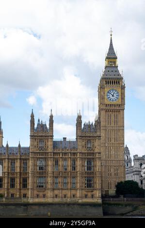 BILDER ABLEGEN. September 2024. Premierminister Keir Starmer, Kanzlerin Rachel Reeves und stellvertretende Premierministerin Angela Rayner haben viel Kritik erhalten, weil sie Geldspenden und Kleidung angenommen haben. Sie haben nun gesagt, dass sie solche Geschenke künftig nicht mehr annehmen werden. Die Bewertung von Keir Starmer ist gesunken, nachdem er angekündigt hatte, die Winterkraftstoffzulage für Rentner, die keine Leistungen erhalten, einzustellen. Westminster, London, Großbritannien. September 2024. Blick auf das House of Commons in Westminster, London. Kredit: Maureen McLean/Alamy Stockfoto