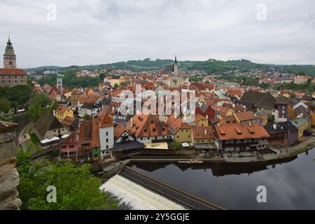 Tschechische Republik, Český Krumlov - 08. Mai 2024: Die Stadt ist einer der meistbesuchten Orte des Landes. Stockfoto