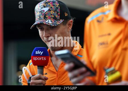 Singapur, Singapur. September 2024. Lando Norris (GBR) McLaren. 22.09.2024. Formel-1-Weltmeisterschaft, Rd 18, Grand Prix Von Singapur, Marina Bay Street Circuit, Singapur, Renntag. Das Foto sollte lauten: XPB/Alamy Live News. Stockfoto