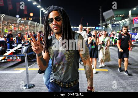 Singapur, Singapur. September 2024. Lenny Kravitz (USA) Sängerin am Gitter. 22.09.2024. Formel-1-Weltmeisterschaft, Rd 18, Grand Prix Von Singapur, Marina Bay Street Circuit, Singapur, Renntag. Das Foto sollte lauten: XPB/Alamy Live News. Stockfoto