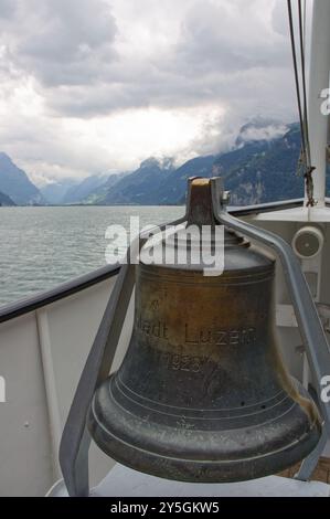 Schiffsglocke des Raddampfers Stadt Luzern am Vierwaldstättersee in der Schweiz Stockfoto