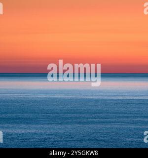 Sonnenaufgang über dem Meer, Massachusetts, USA. Stockfoto