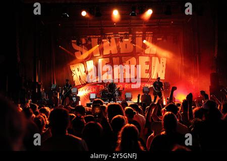 Die Band ZSK spielt ein Konzert während einer Kundgebung gegen AfD und Rechtsruck anlässlich der Landtagswahl in Brandenburg, Luisenplatz, Potsdam, 21. September 2024. Die Wahl findet am 22. September statt. Landtagswahl Brandenburg 2024: Kundgebung kein Bock auf Nazis *** die Band ZSK spielt ein Konzert während einer Kundgebung gegen die AfD und den Rechtsruck anlässlich der Landtagswahl in Brandenburg, Luisenplatz, Potsdam, 21. September 2024 die Wahl findet am 22. September 2024 Landtagswahl kein Bock auf Nazis statt Stockfoto