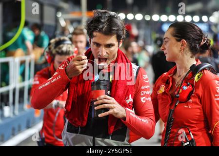 Singapur, Singapur. September 2024. Carlos Sainz Jr (ESP) Ferrari am Startplatz. Formel-1-Weltmeisterschaft, Rd 18, Grand Prix von Singapur, Sonntag, 22. September 2024. Marina Bay Street Circuit, Singapur. Quelle: James Moy/Alamy Live News Stockfoto