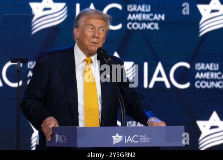 Washington, Usa. September 2024. Der ehemalige US-Präsident Donald J Trump, der 2024 für die Republikanische Partei nominierte Präsident der USA, äußerte sich auf dem Gipfel des Israel-American Council (IAC) im Washington Hilton Hotel in Washington, DC am Donnerstag, den 19. September 2024. Foto von Ron Sachs/CNP für NY Post/ABACAPRESS. COM Credit: Abaca Press/Alamy Live News Stockfoto