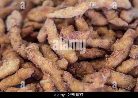 Chicken Fingers – Nahaufnahme eines leckeren Snacks für unterwegs Stockfoto