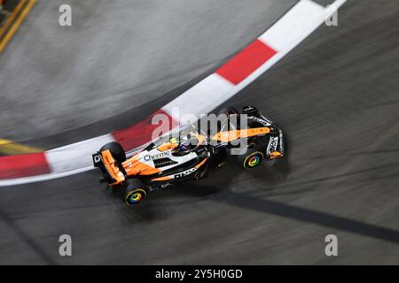 Singapur, Singapur. September 2024. McLaren's britischer Fahrer Lando Norris tritt am 22. September 2024 beim Formel 1 Grand Prix Nachtrennen auf dem Marina Bay Street Circuit in Singapur an. Quelle: Dann Chih Wey/Xinhua/Alamy Live News Stockfoto