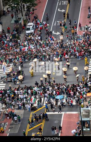 Die mexikanische Independence Day-Parade ist eine jährliche Feier entlang der Madison Avenue in Manhattan, 2024, New York City, USA Stockfoto