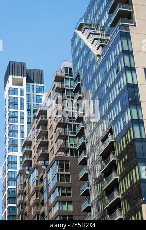 Moderne Hochhauswohnungen Linie E. 34th St. zwischen Third Avenue und 2nd Ave. In Midtown East Manhattan, 2024, New York City, USA Stockfoto