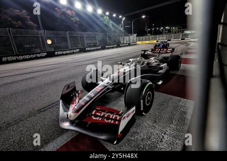 Singapur, Singapur. September 2024. Kevin Magnussen (DEN) Haas VF-24. 22.09.2024. Formel-1-Weltmeisterschaft, Rd 18, Grand Prix Von Singapur, Marina Bay Street Circuit, Singapur, Renntag. Das Foto sollte lauten: XPB/Alamy Live News. Stockfoto