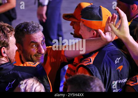 Singapur, Singapur. September 2024. Andrea Stella (ITA) McLaren Teamleiterin im parc Ferme. 22.09.2024. Formel-1-Weltmeisterschaft, Rd 18, Grand Prix Von Singapur, Marina Bay Street Circuit, Singapur, Renntag. Das Foto sollte lauten: XPB/Alamy Live News. Stockfoto