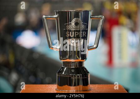 Supercup-Pokal - GER, Allianz MTV Stuttgart vs. SSC Palmberg Schwerin, Sparda-Bank Supercup 2024, VBL, Spielzeit 2024/2025, 22.09.2024 Foto: Eibner/Sandy Dinkelacker Stockfoto