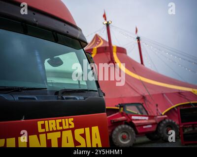 ZIRKUS FANTASIA ZIRKUS GROSSES TOP ZELT Stockfoto