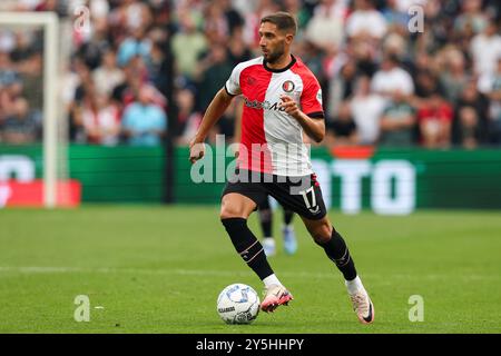 ROTTERDAM, NIEDERLANDE - 22. SEPTEMBER: Luka Ivanusec aus Feyenoord spielt mit dem Ball während des niederländischen Eredivisie-Spiels zwischen Feyenoord und NAC Breda im Stadion Feijenoord am 22. September 2024 in Rotterdam. (Foto: Hans van der Valk/Orange Pictures) Stockfoto