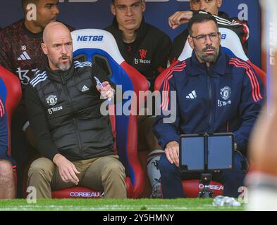 London, Großbritannien. September 2024. - Crystal Palace gegen Manchester United - Premier League - Selhurst Park. Manchester United Manager Erik Ten Hag mit Assistant Manager Ruud van Nistelrooy. Bildnachweis: Mark Pain / Alamy Live News Stockfoto