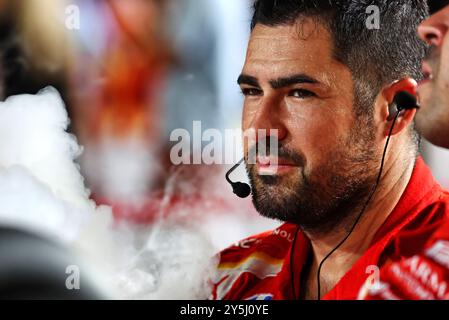 Singapur, Singapur. September 2024. Ferrari auf der Startaufstellung. Formel-1-Weltmeisterschaft, Rd 18, Grand Prix von Singapur, Sonntag, 22. September 2024. Marina Bay Street Circuit, Singapur. Quelle: James Moy/Alamy Live News Stockfoto