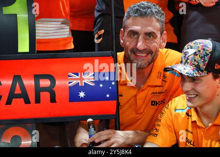 Singapur, Singapur. September 2024. Andrea Stella (ITA) McLaren Teamleiterin. Formel-1-Weltmeisterschaft, Rd 18, Grand Prix von Singapur, Sonntag, 22. September 2024. Marina Bay Street Circuit, Singapur. Quelle: James Moy/Alamy Live News Stockfoto