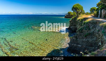 Wunderschöne mediterrane Landschaft in Punta Licosa, in der Nähe von Castellabate in der Region Cilento. Provinz Salerno, Kampanien, Italien. Stockfoto