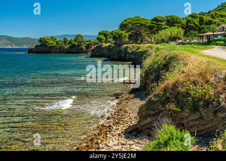 Wunderschöne mediterrane Landschaft in Punta Licosa, in der Nähe von Castellabate in der Region Cilento. Provinz Salerno, Kampanien, Italien. Stockfoto