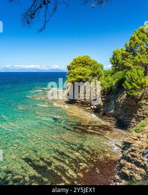 Wunderschöne mediterrane Landschaft in Punta Licosa, in der Nähe von Castellabate in der Region Cilento. Provinz Salerno, Kampanien, Italien. Stockfoto